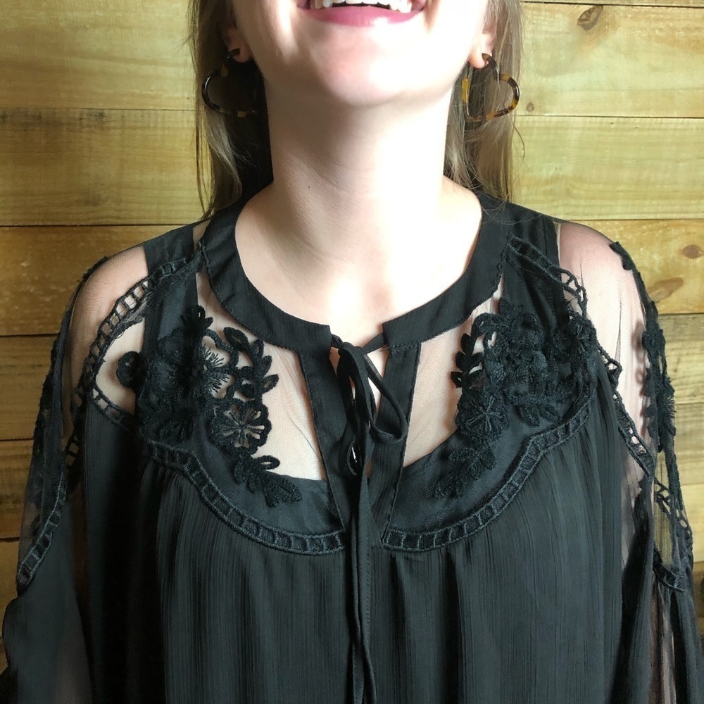 Hayden, Lace accented top,NWT - Picture 9 of 11